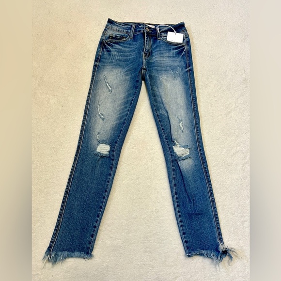 KanCan NWT Distressed Cropped Skinny Jean - Size 1/24 - Picture 2 of 14